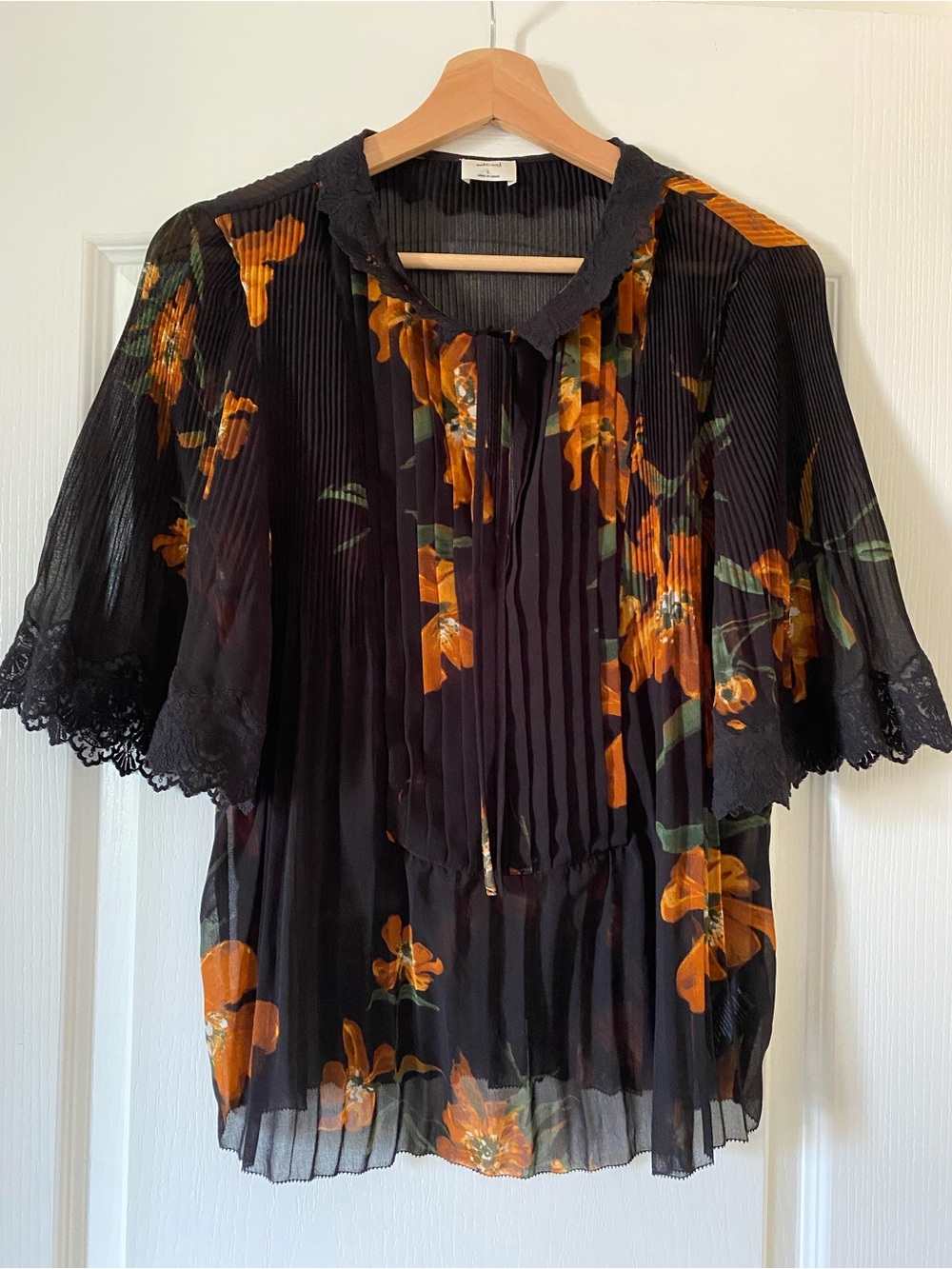 Aritzia Wilfred Matthieu Floral Pleated Blouse(Size Small)